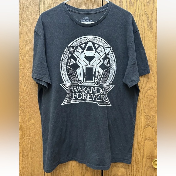 Marvel Black Panther Wakanda Forever Size XL Tshirt - Picture 1 of 3